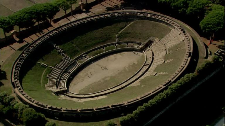 526847604-pompeya-anfiteatro-excavacion-roma-antigua.jpg