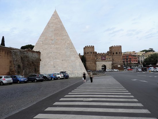 piramide-de-cayo-cestio.jpg